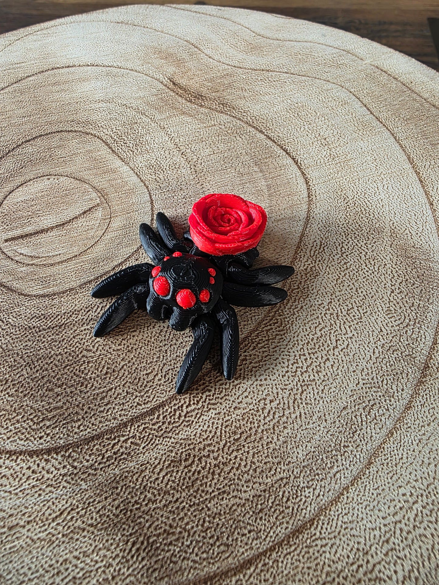 Flexible 3D-Spinne schwarz mit roter Rose – Kühlschrankmagnet