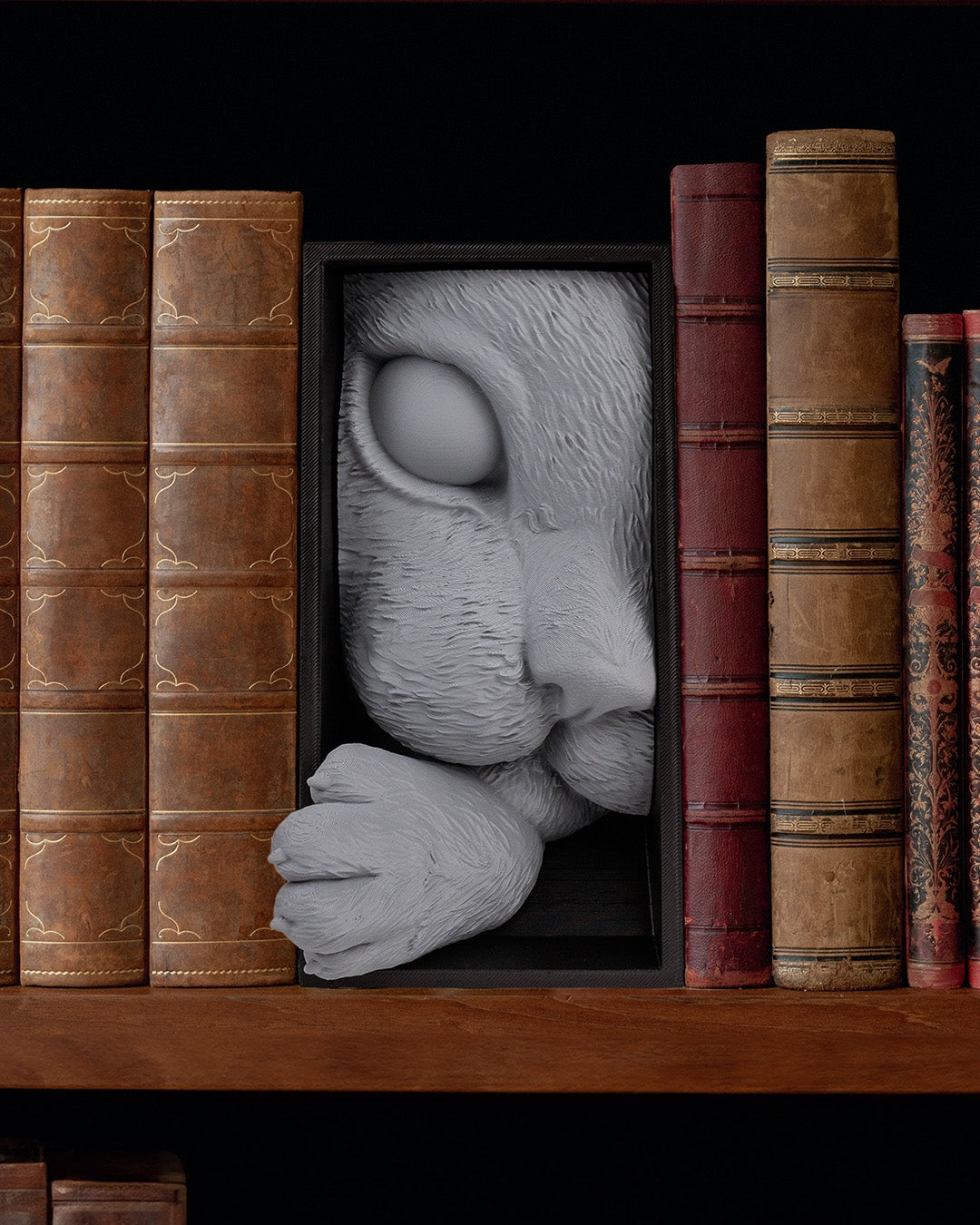 Book Nook Katze in Grau mit handbemalten Akzenten – 3D-Druck Bücherregal Deko