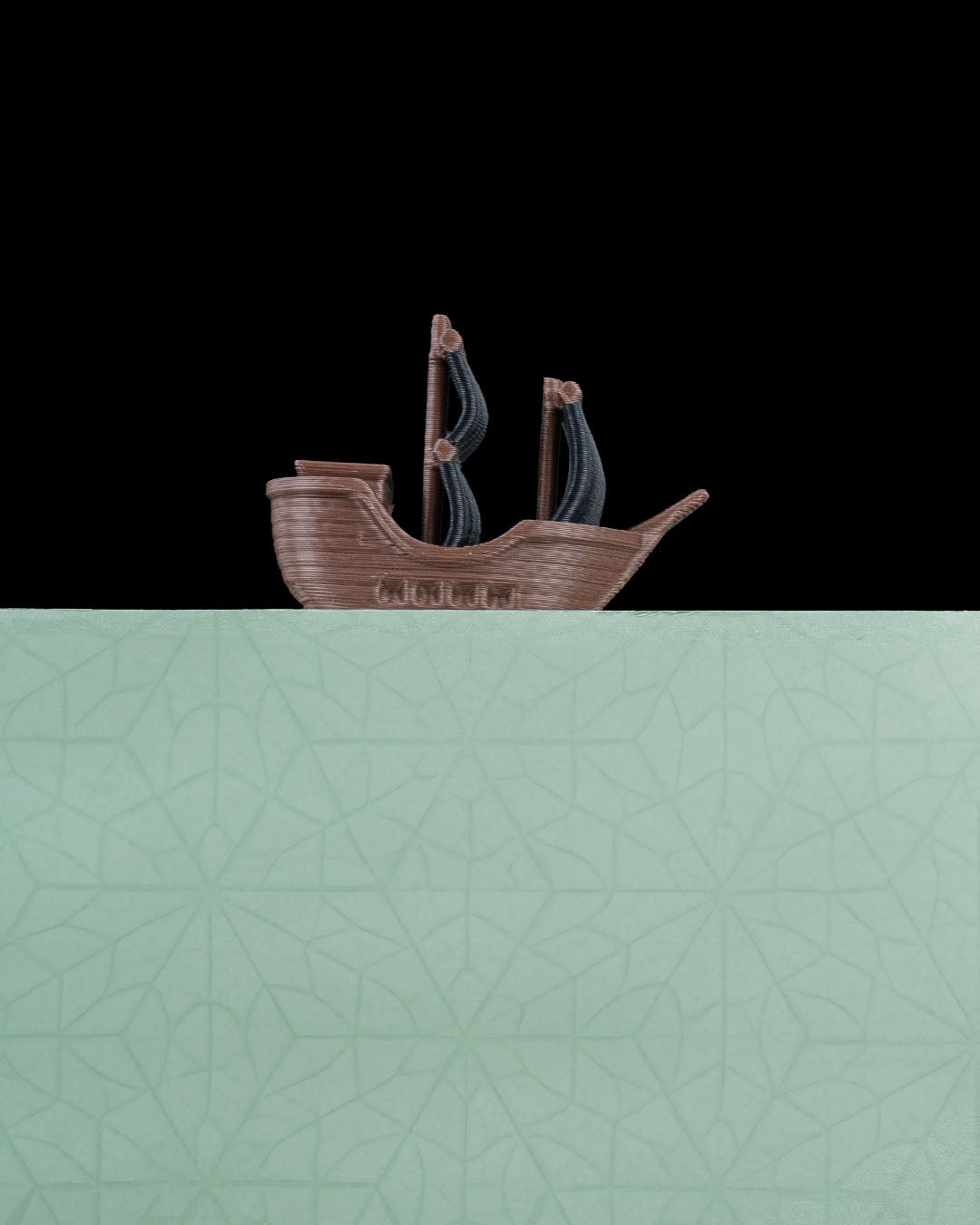 Lesezeichen Wal und Schiff in Verwendung am Buch – 3D-Druck